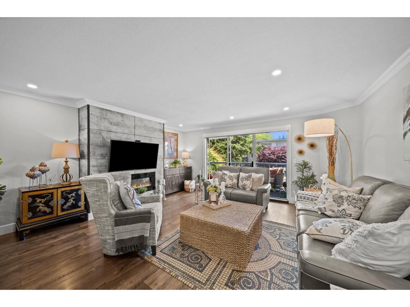 Property Photo:  1441 Blackwood Street 208  BC V4B 3V6 