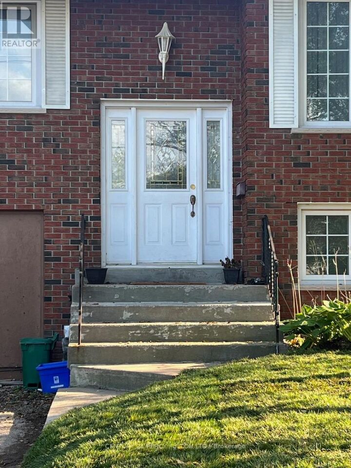 Property Photo:  791 Sheppard Avenue Main  ON L1V 1G4 