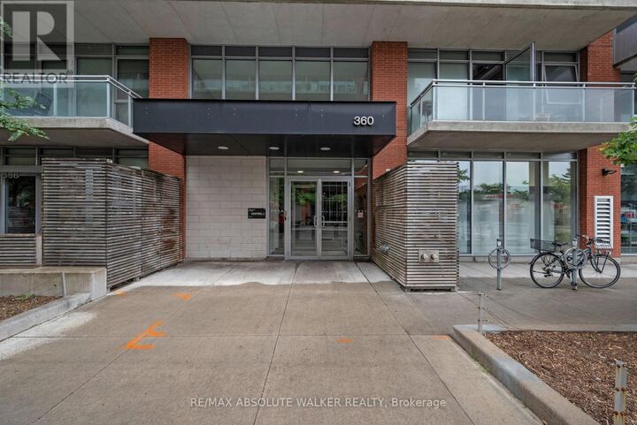 Property Photo: 360 McLeod Street 717 ON K2P 1A4