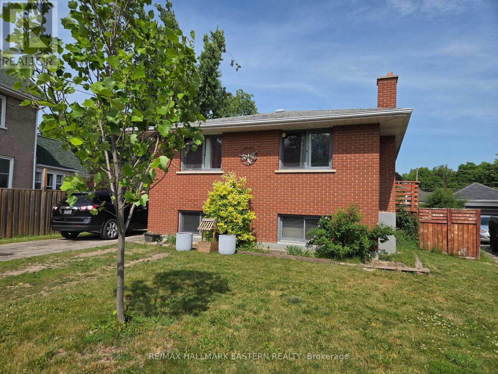 Property Photo:  618 Donegal Street  ON K9H 4M5 
