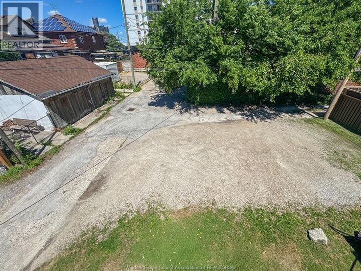 Property Photo:  130 Elm Avenue 124 Upper  ON N9A 5G8 