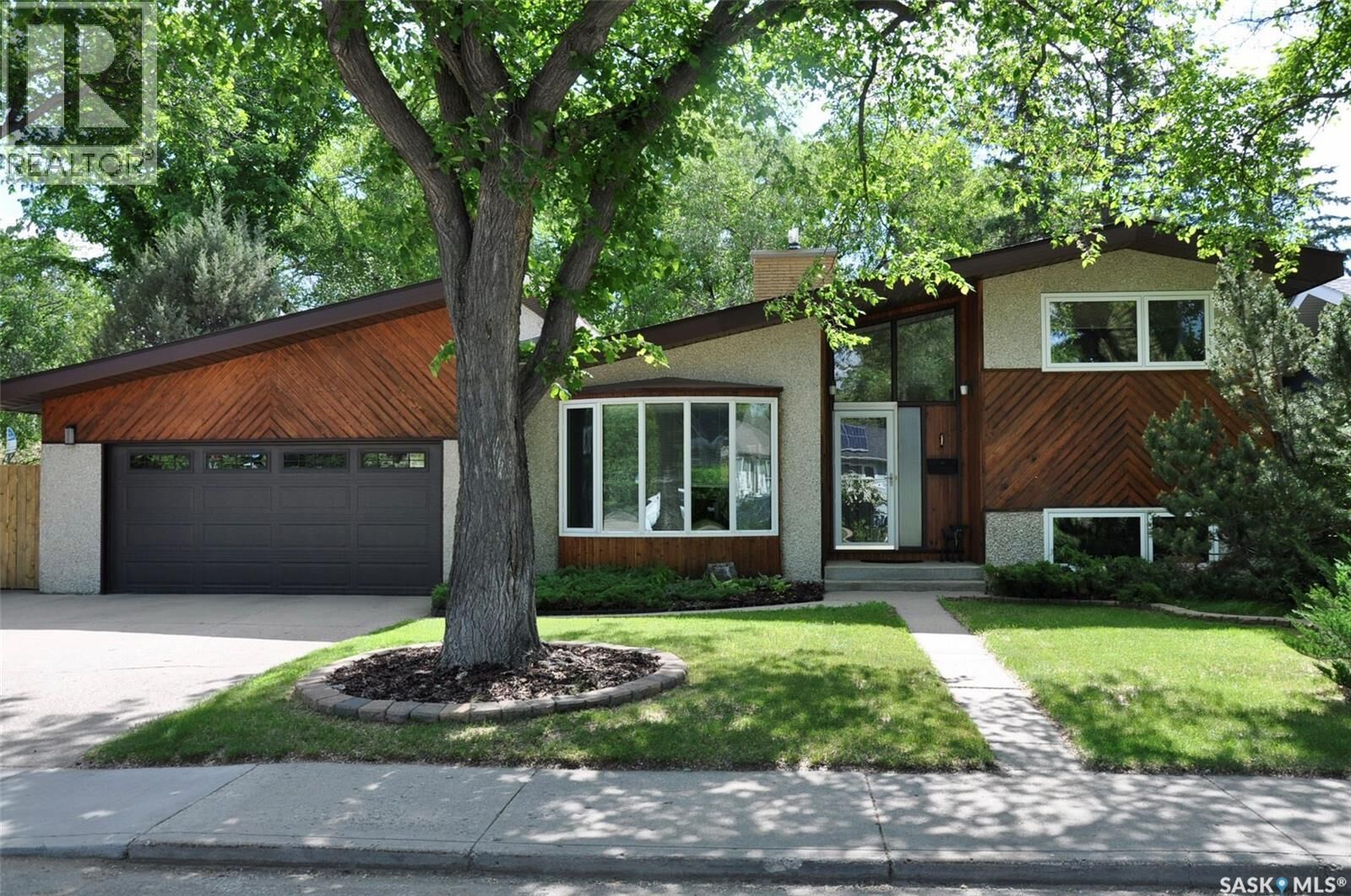 Property Photo:  1 Maclean Crescent  SK S7J 2R6 