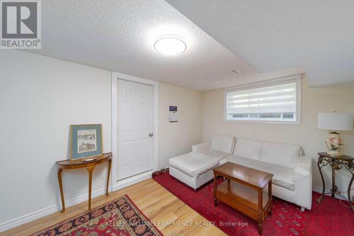 Property Photo: 98 Cundles Road East Lower Lvl ON L4M 2Z9