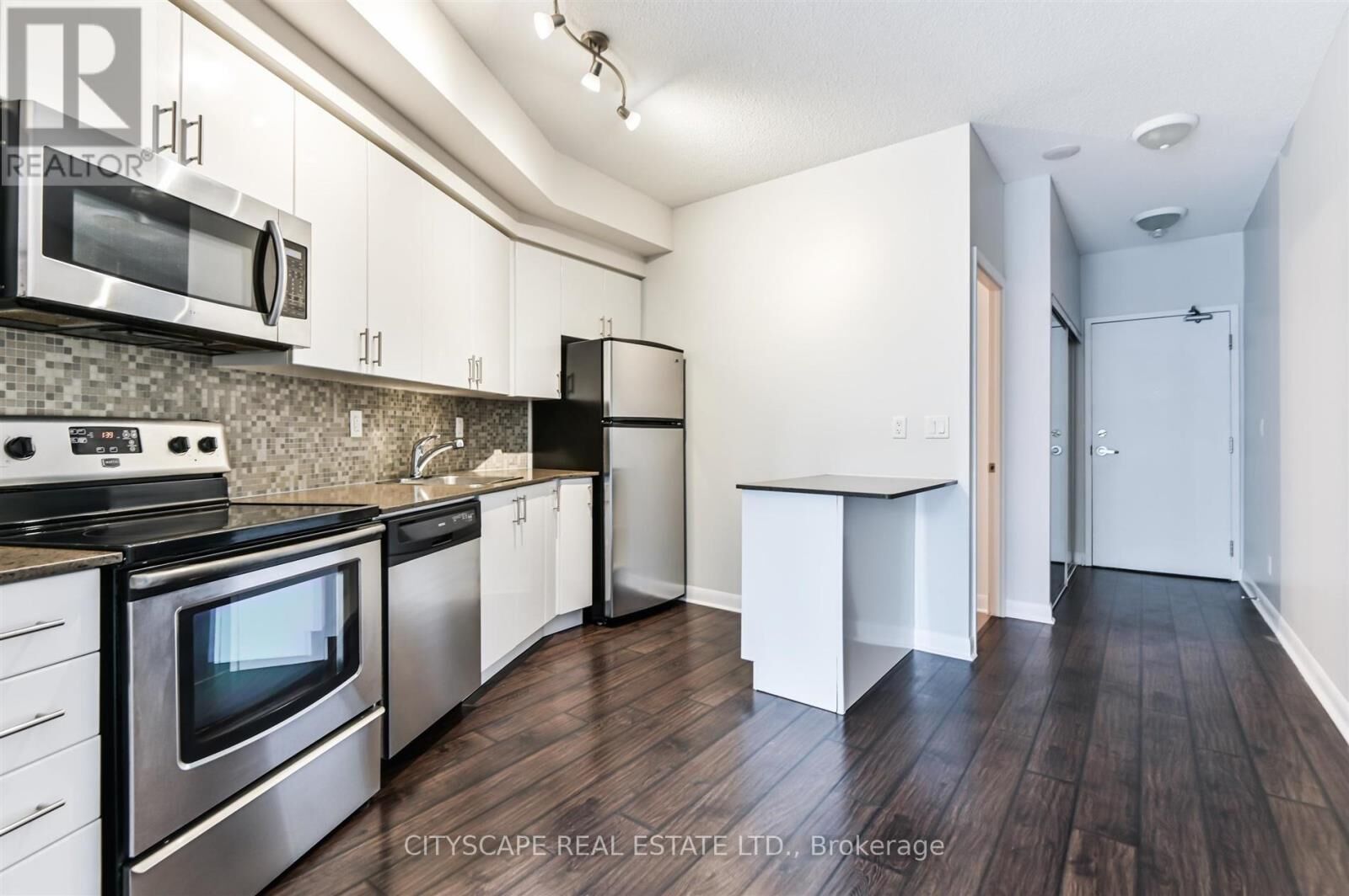 Property Photo:  15 Bruyeres Mews 411  ON L6W 1T8 