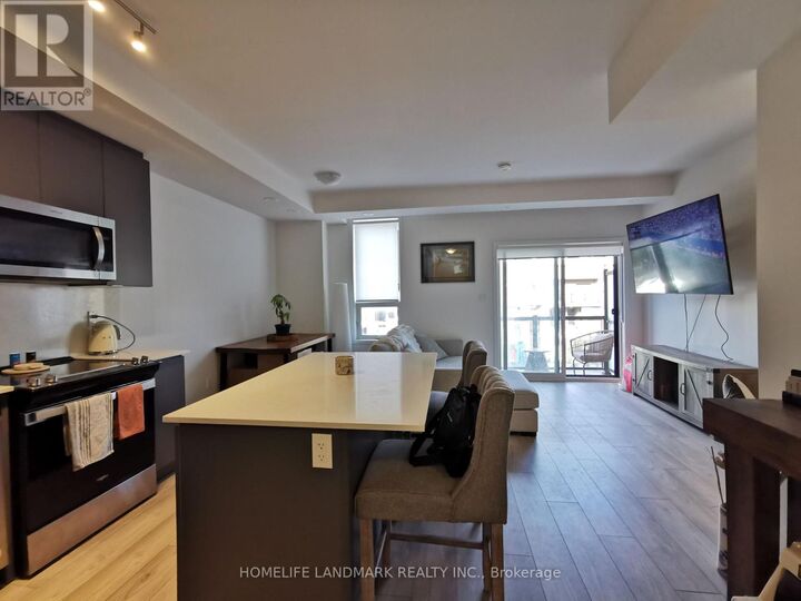 Property Photo: 11 Lytham Green Circle 21 ON L3Y 0H3