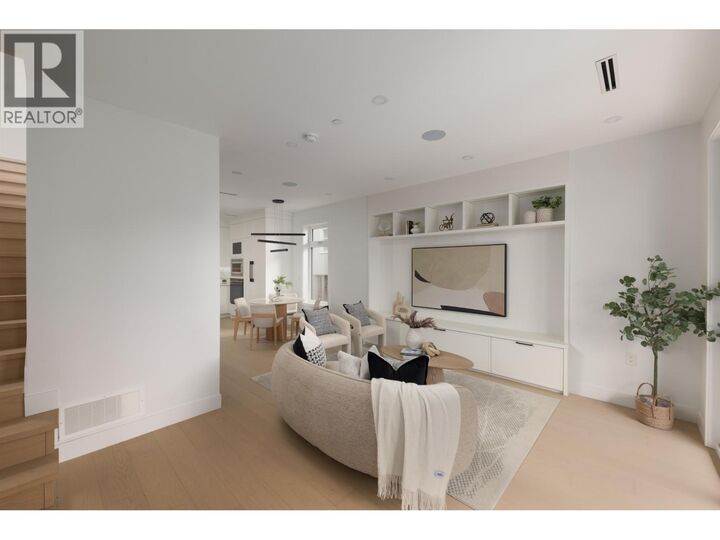Property Photo:  419 West 23rd Avenue 1  BC V5Y 2H5 