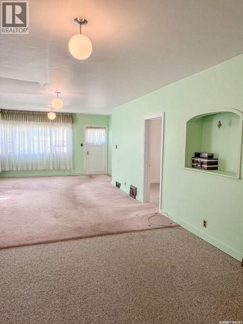 Property Photo: 221 4th Avenue NE SK S9H 2J4