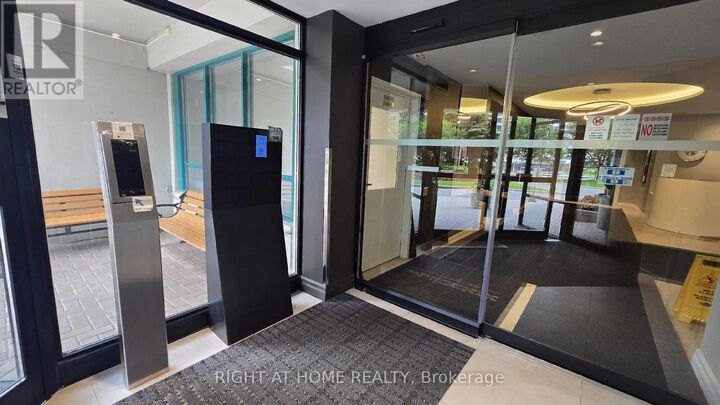 Property Photo: 550 Webb Drive 914 ON L5B 3Y4