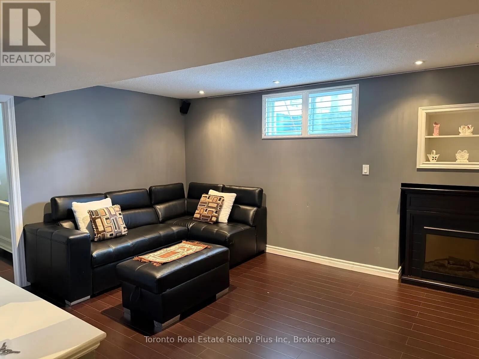 Property Photo:  4 Paddington Road Bsmt  ON L6P 2B3 