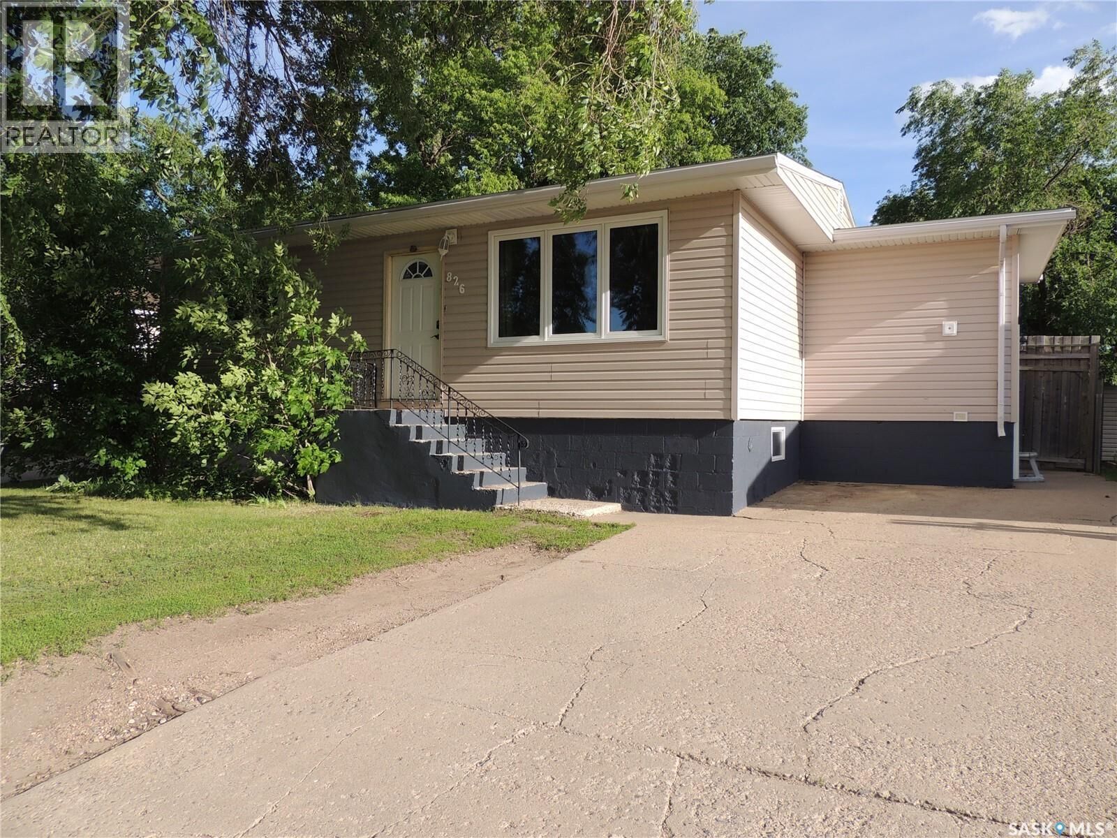 Property Photo: 826 Albert Street SK S4A 1S1