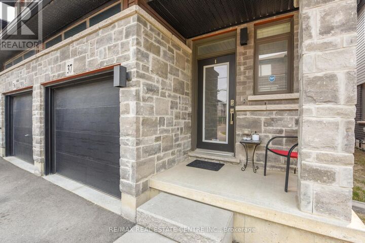 Property Photo: 30 Times Square Boulevard 37 ON L8J 0M1