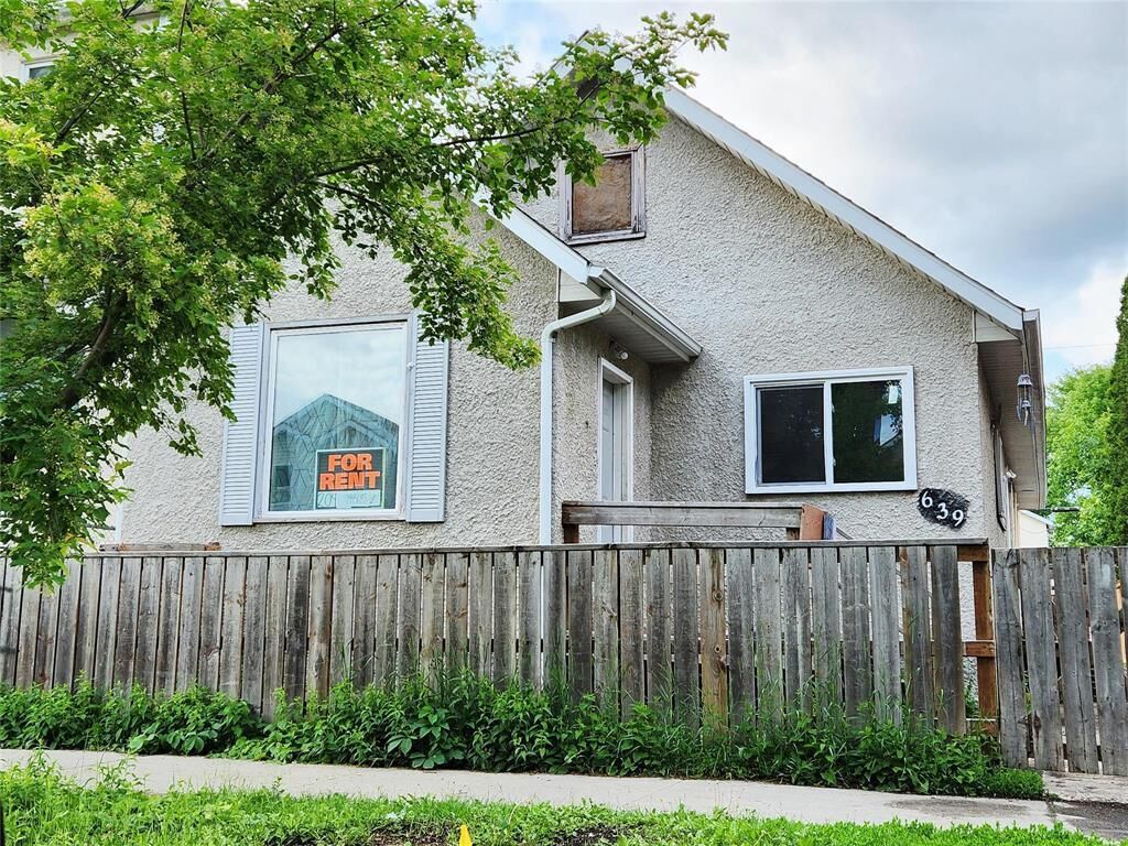 Property Photo: 639 Manitoba Avenue MB R2W 2H1