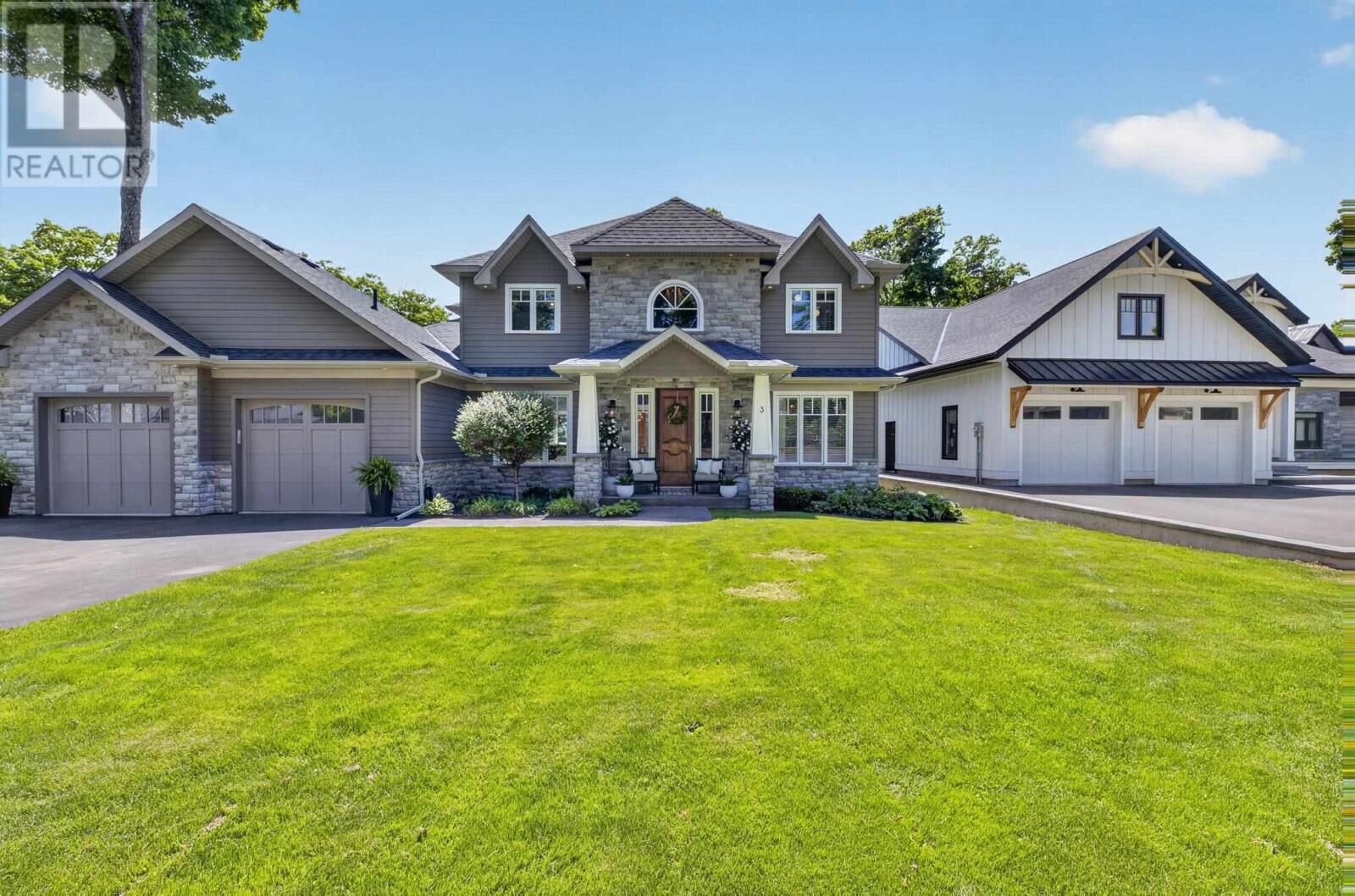 Property Photo: 3 Bluffs Dr W ON P6A 0B5