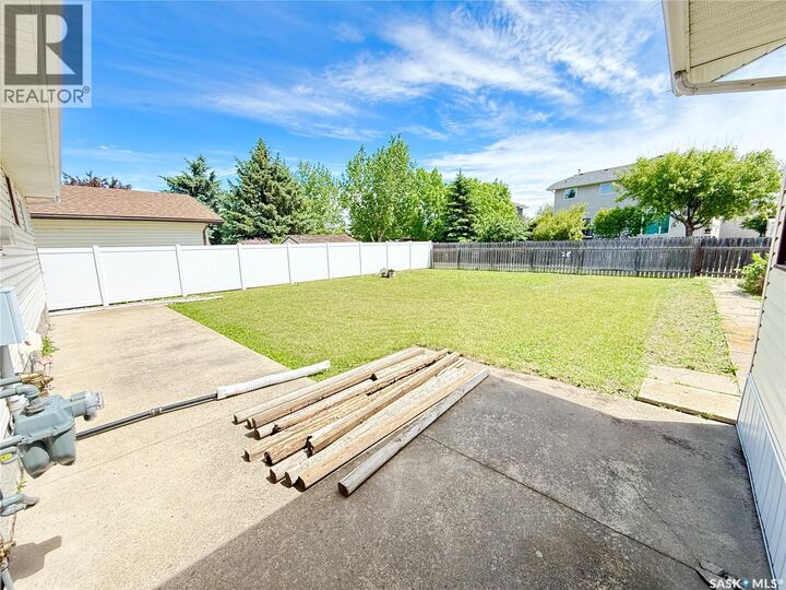 Property Photo: 722 Washington Drive SK S4H 3C8