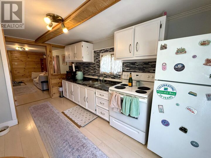Photo de la propriété:  136 Carufel Ave  ON P6C 4T6 