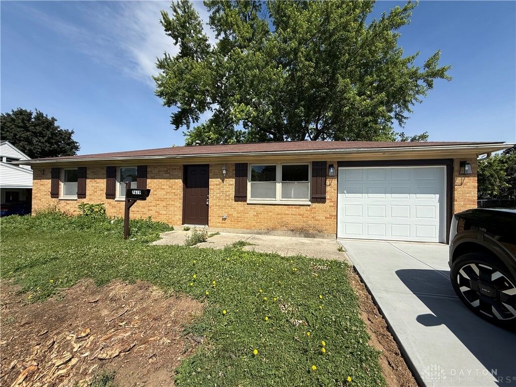 Property Photo: 7619 Bassett Drive OH 45424