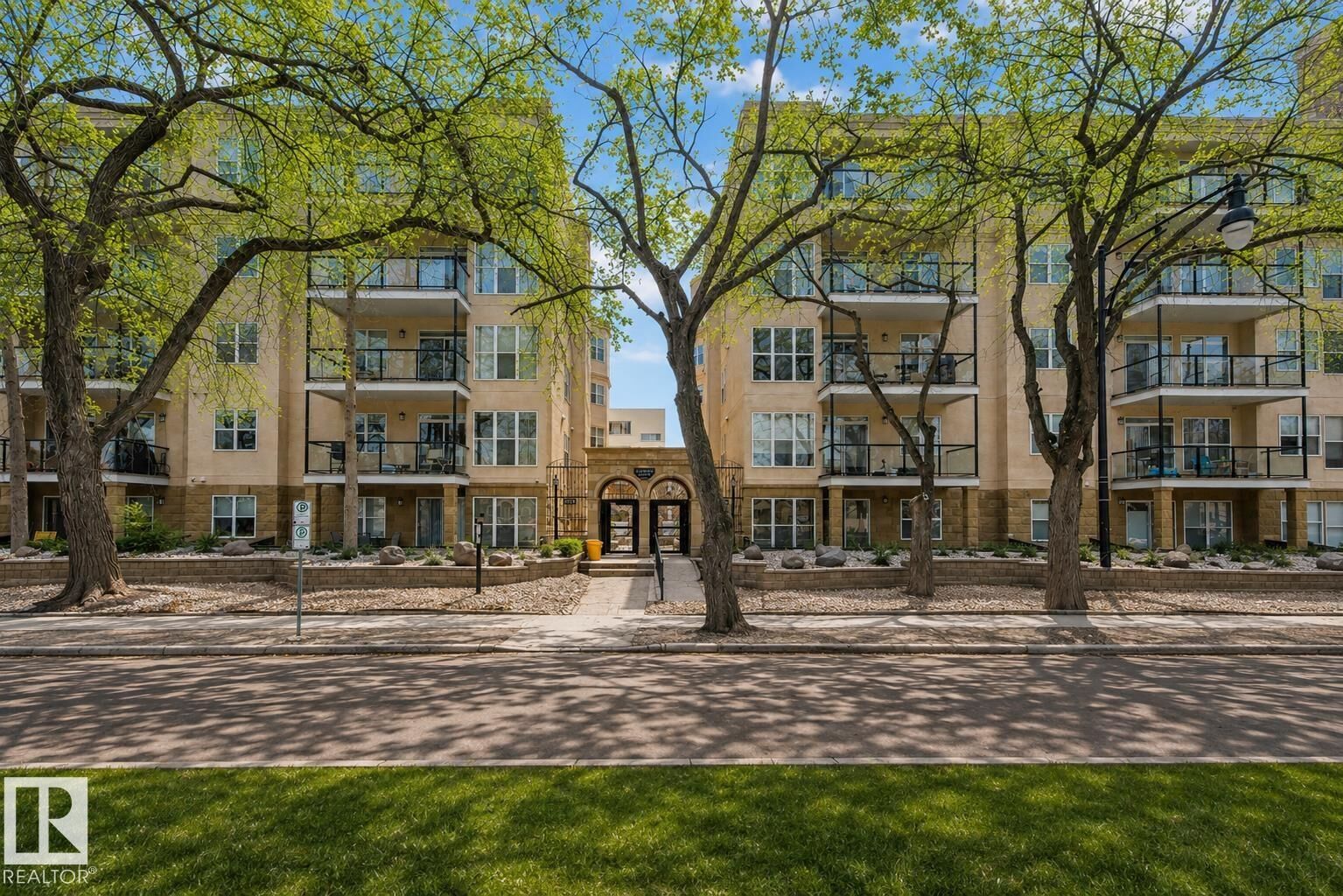 Property Photo:  11039 83 Avenue NW 111  AB T6G 2V6 