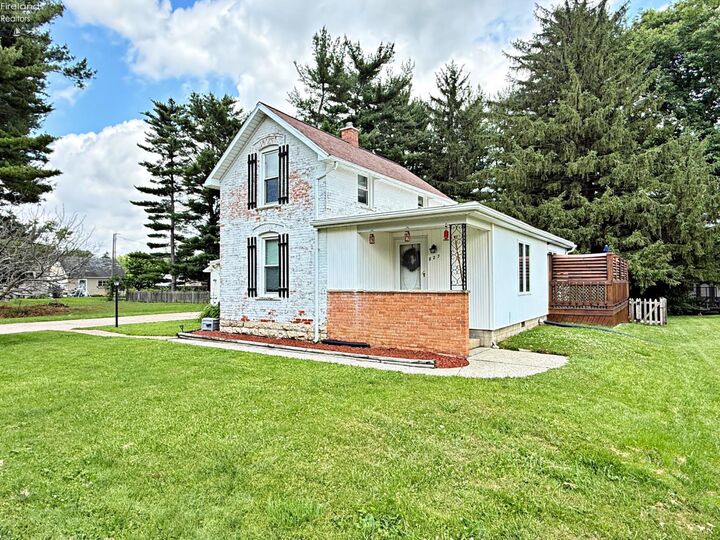 Property Photo:  827 Upton Road  OH 43420 