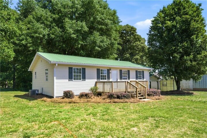 Property Photo:  894 Lakeview Drive  GA 30565 