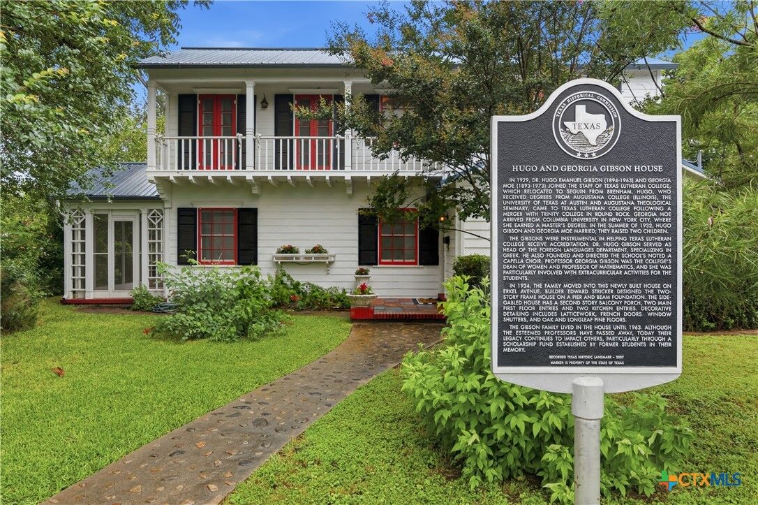 Property Photo: 308 S Erkel Avenue TX 78155