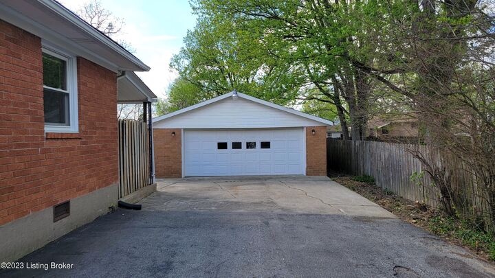 Property Photo:  11616 Maple Way  KY 40229 