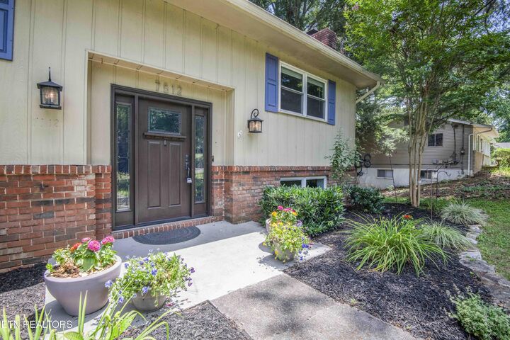 Property Photo:  7512 Luscombe Drive  TN 37919 