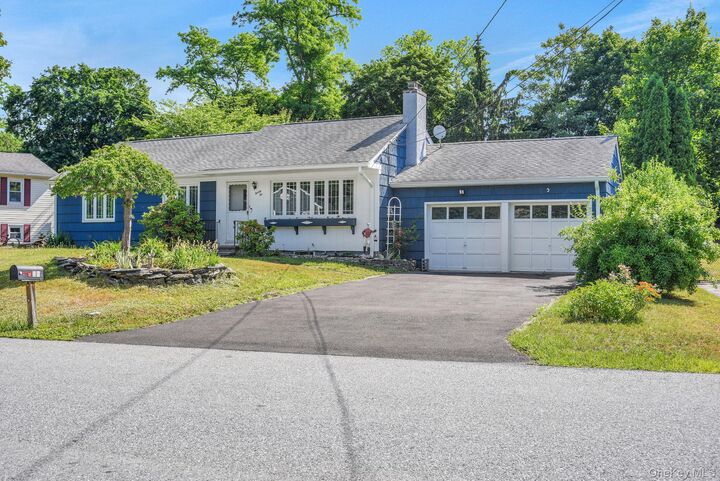 Property Photo:  22 Greenvale Farms Road  NY 12603 