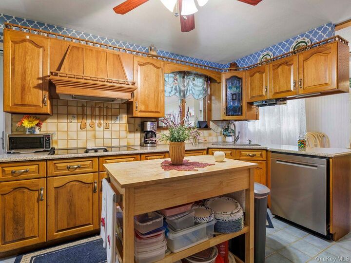 Property Photo:  105 S Chapel Hill Road  NY 12528 