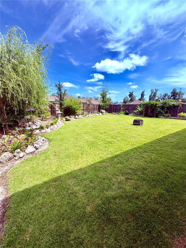 Property Photo: 1464 SW 66th Way FL 32607