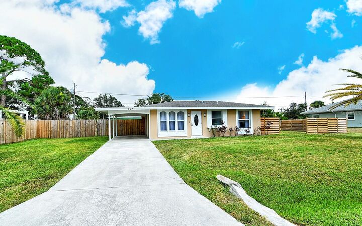 Property Photo: 307 Southland Road FL 34293