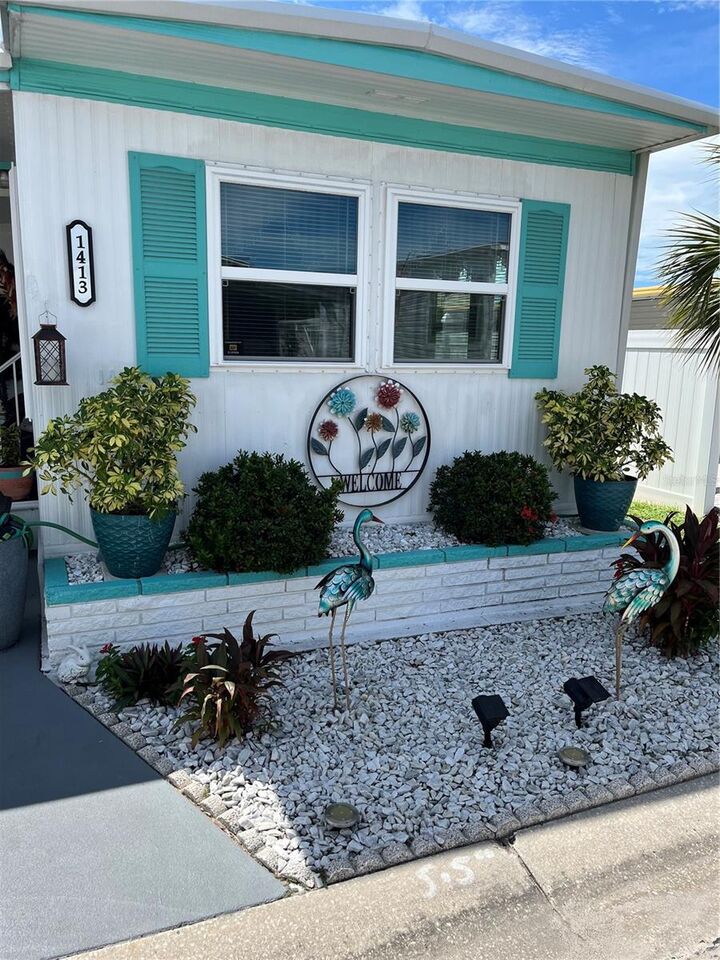 Property Photo: 1413 24th Avenue W FL 34205