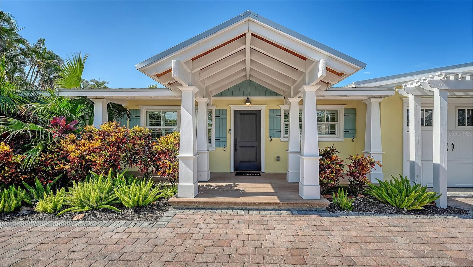 Property Photo:  602 Buttonwood Drive  FL 34228 