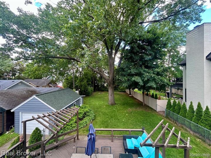 Property Photo:  318 E University Avenue  MI 48067 1811 