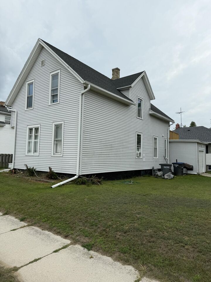 Property Photo:  2006 S 11th St  WI 53081 