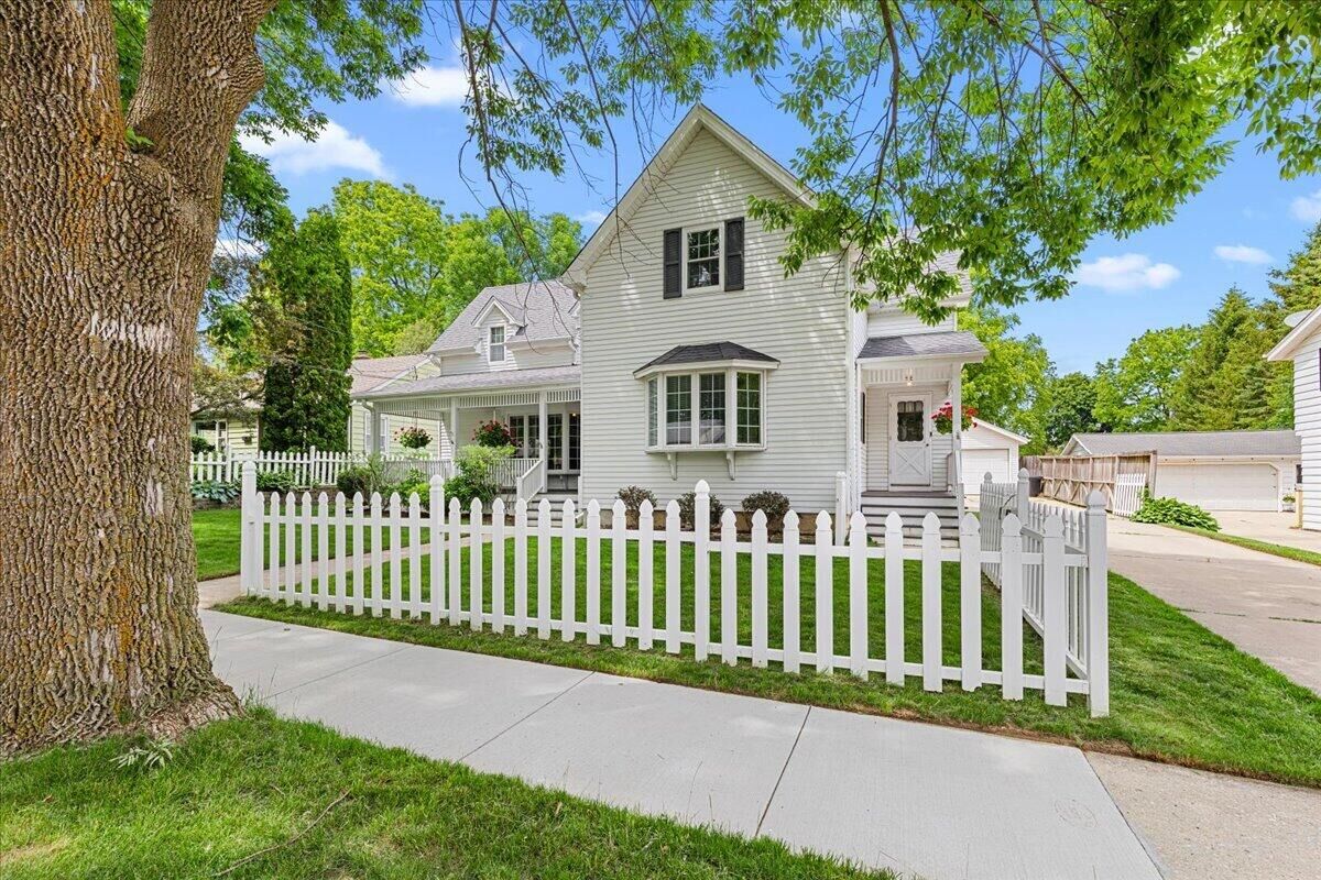 Property Photo:  N37w6046 Wurthmann St  WI 53012 