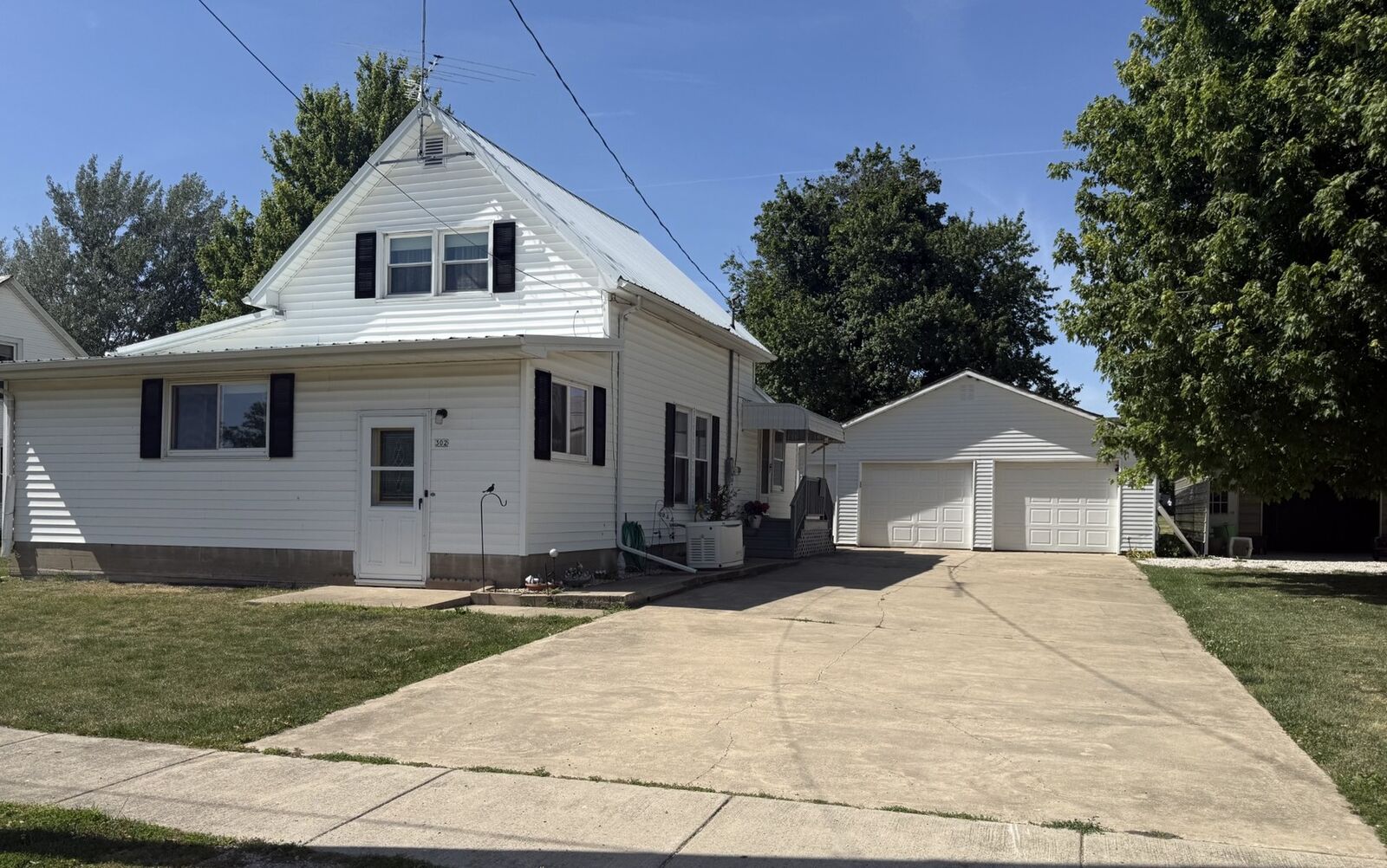 Property Photo: 302 South Street IL 61421