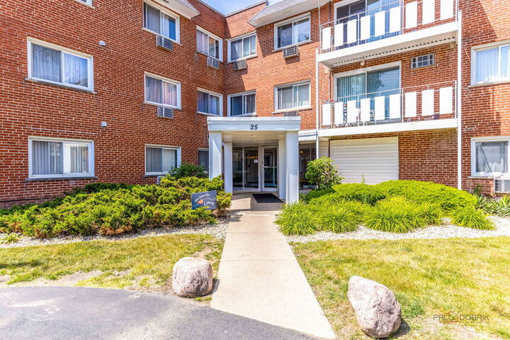 Property Photo: 25 E Palatine Road 309 IL 60004