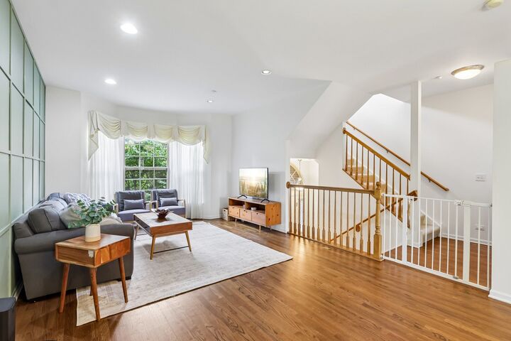 Property Photo: 654 Astor Lane IL 60090