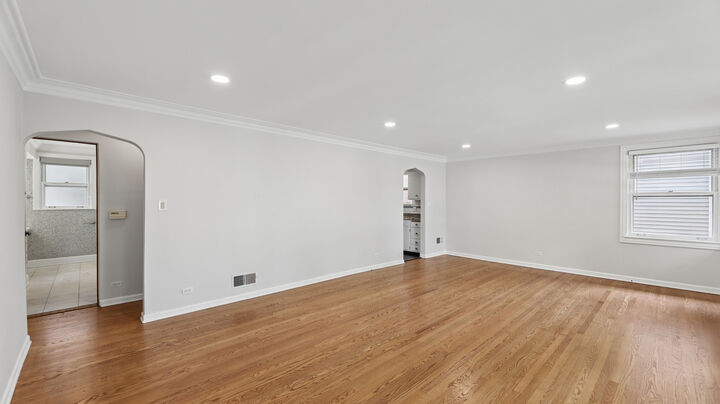 Property Photo: 893 S Poplar Avenue IL 60126