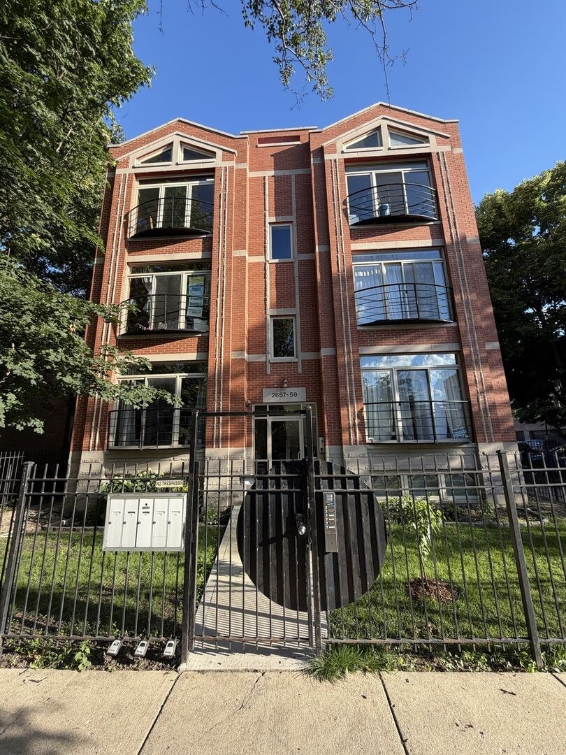 Property Photo: 2657 W Thomas Street 2E IL 60622