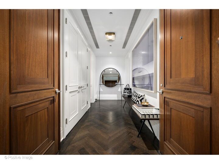 Property Photo:  159 E Walton Place 8G  IL 60611 