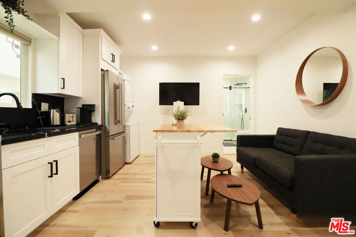 Property Photo:  9040 Phyllis Avenue C  CA 90069 