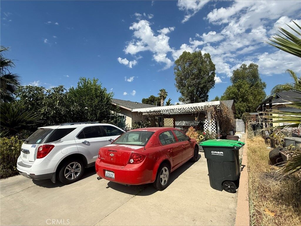 Property Photo:  940 Marlyce  CA 92543 