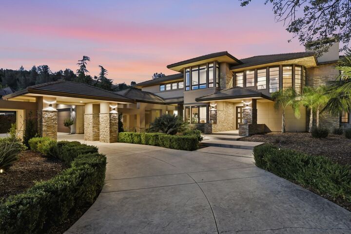 Property Photo:  988 Villa Del Sol  CA 95762 
