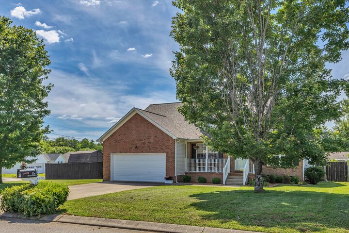 Property Photo: 1978 Farmington Ct TN 38401