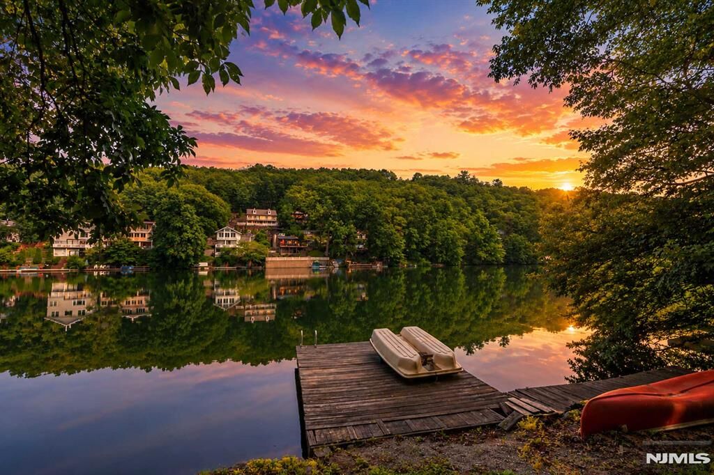 Property Photo:  135 Skyline Lakes Drive  NJ 07456 