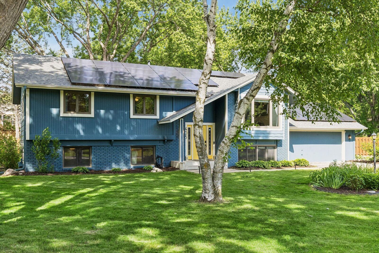 Property Photo:  405 Merrimac Lane N  MN 55447 