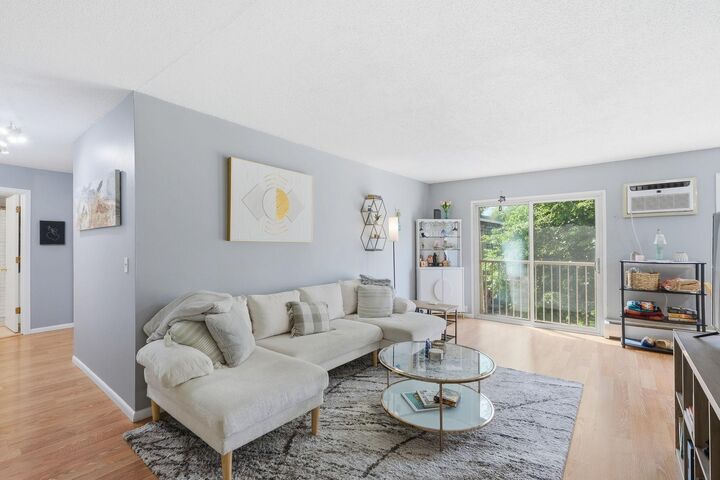 Property Photo:  908 9th Avenue S 7  MN 55343 