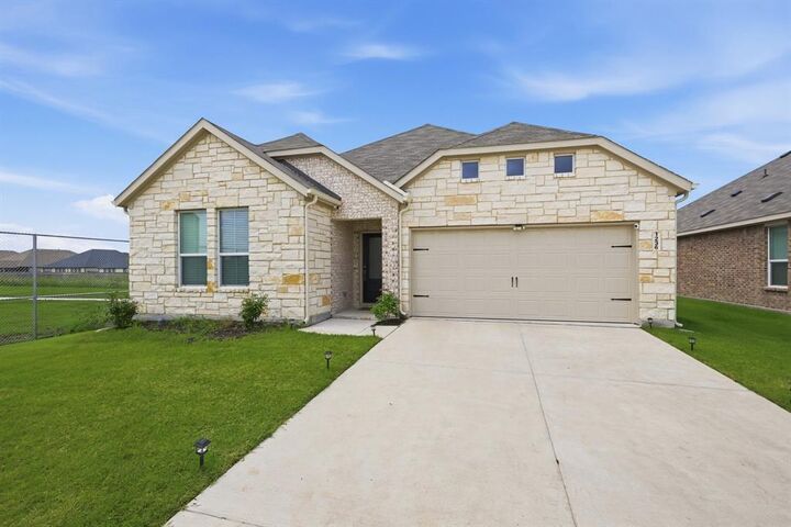 Property Photo: 1236 Haggetts Pond Road TX 75126