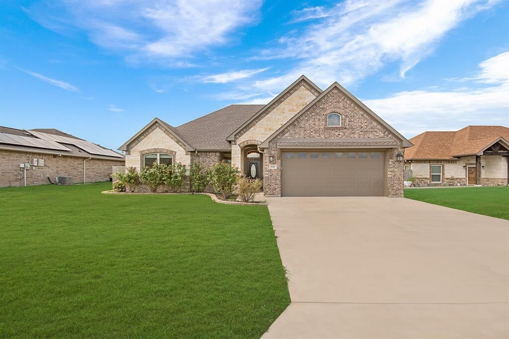 Property Photo: 114 Oak Springs Loop TX 75147
